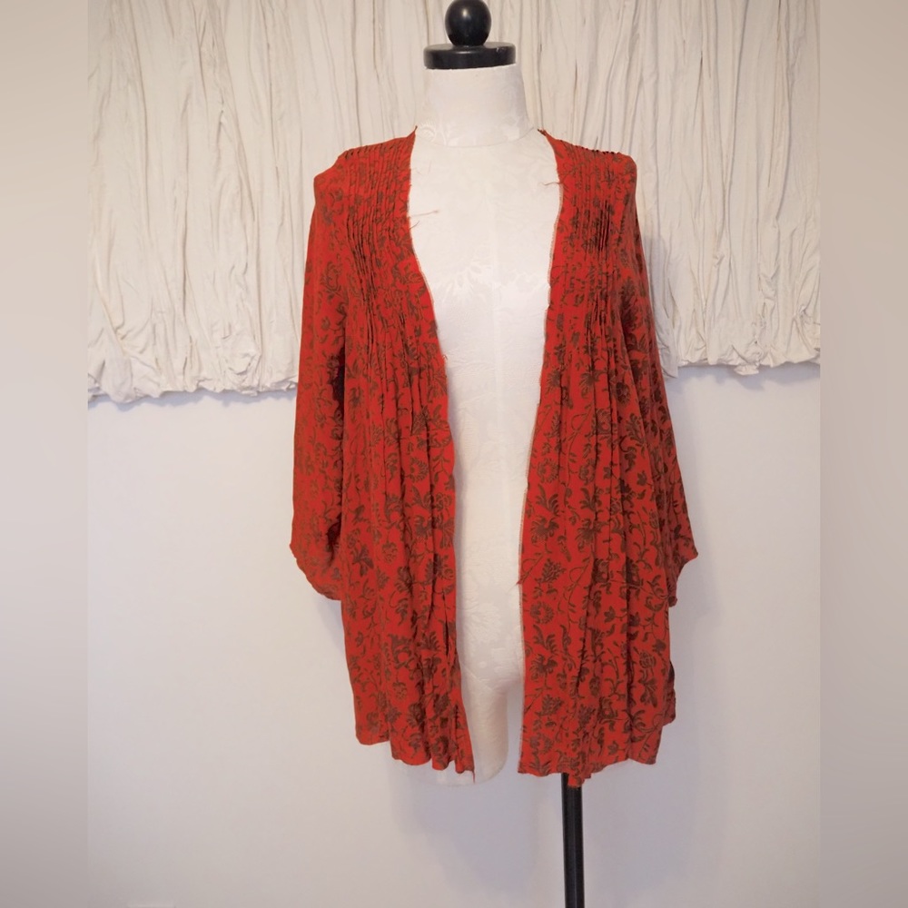 Winter Kate kimono in vibrant red print 🌹